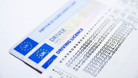Cea mai grea întrebare care poate pica la examenul pentru permis auto. Acestea sunt subiectele care îi pun cel mai tare în încurcătură pe viitorii șoferi